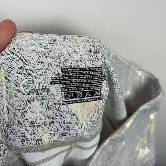 NEW ZYIA Metallic Silver Camo Pocket Light n Tight High Rise Capri Leggings 8-10 - Picture 9 of 10